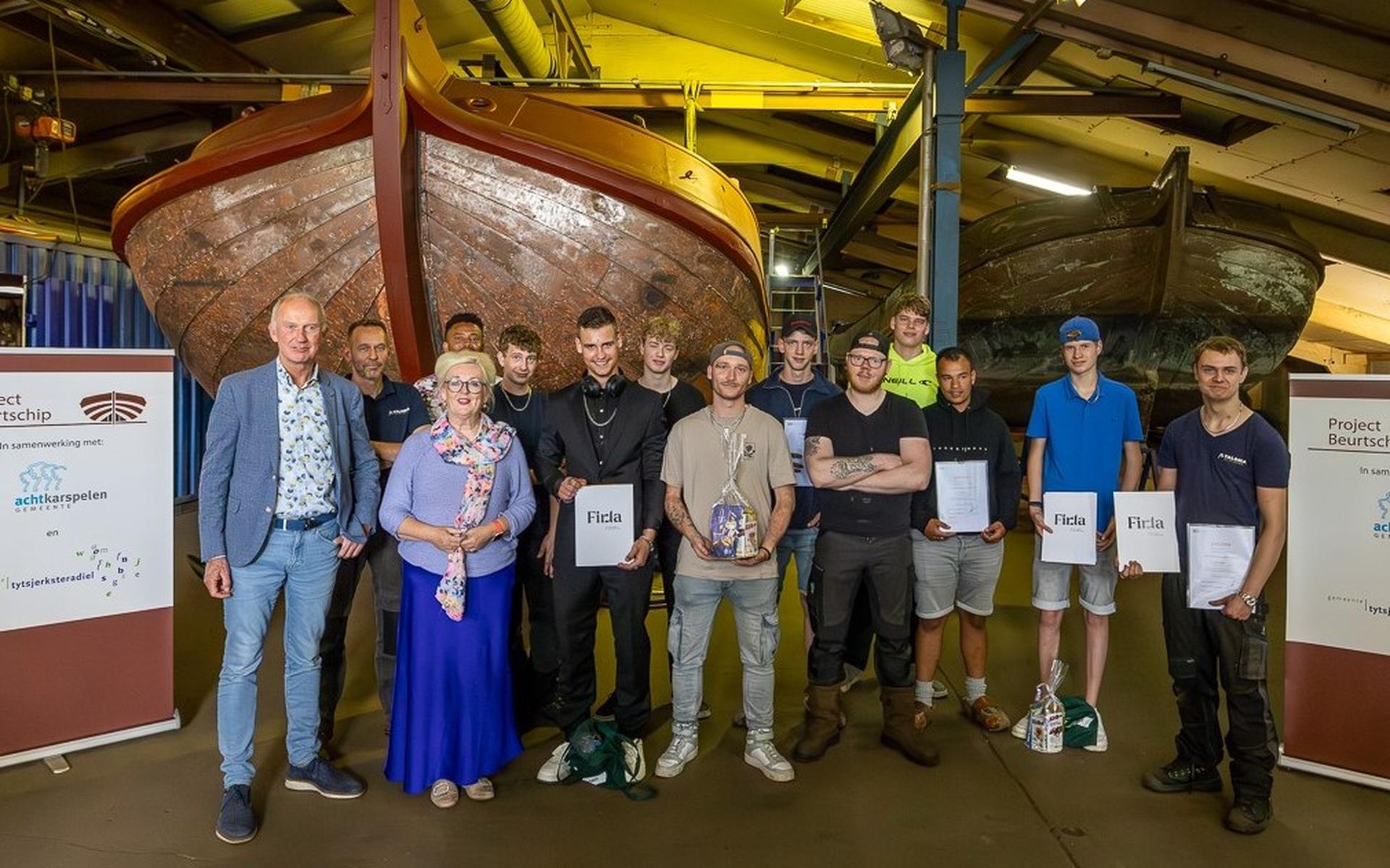 Diploma's voor werkers aan Beurtskip in Drogeham: 'Eerste stap naar betaald werk'
