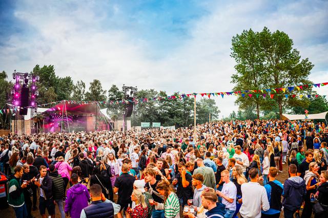Festival Beachrockers in Sint Nicolaasga bestaat 15 jaar: ‘Het is echt een teamklus’