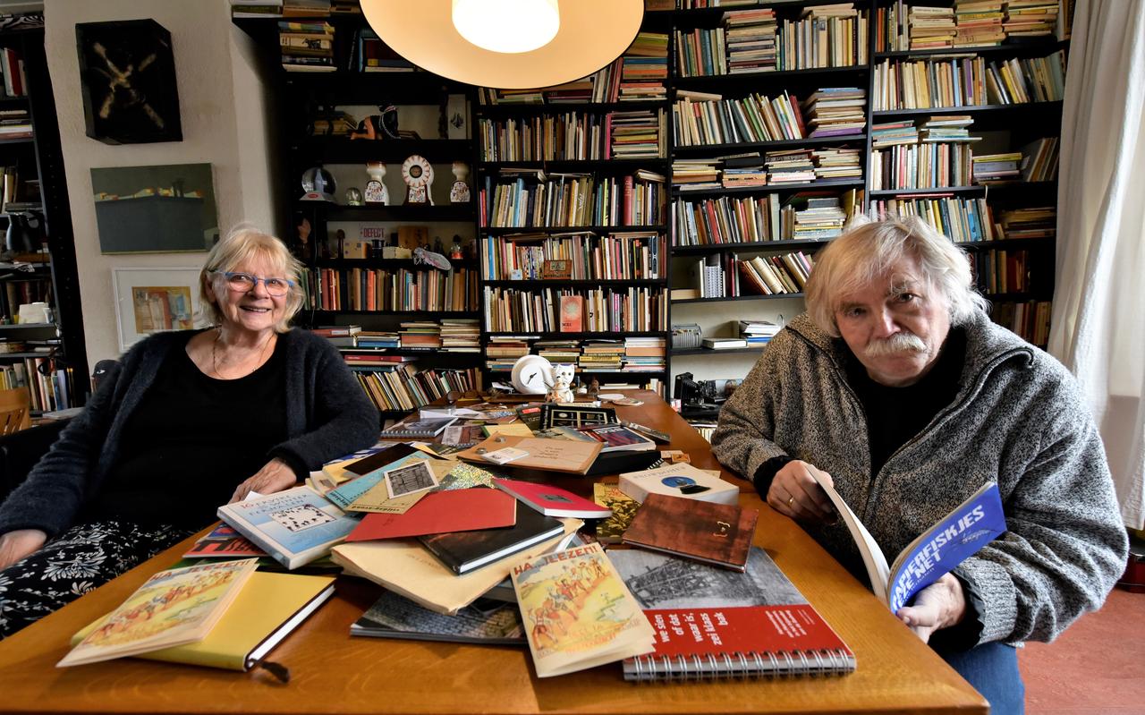 Willem Winters (rechts) thuis, met zijn partner Anneke van Renssen in 2022 Willem Winters (rechts) thuis, met zijn partner Anneke van Renssen in 2022
