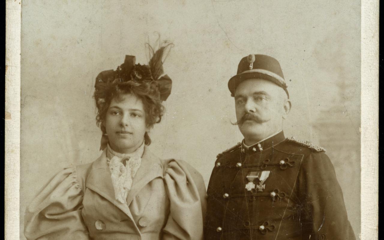 Margarethe Zelle en Rudolph McLeod op de opgedoken foto, die op 11 maart geveild wordt.