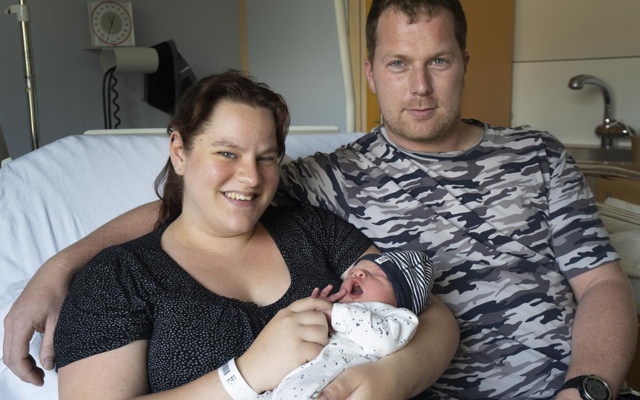 Kevin en Elianne Jagersma met dochter Freya Vanessa in het ziekenhuis in Leeuwarden.