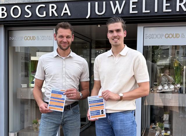 Bosgra Juweliers in Surhuisterveen waarschuwt ouderen met speciale posters tegen oplichting