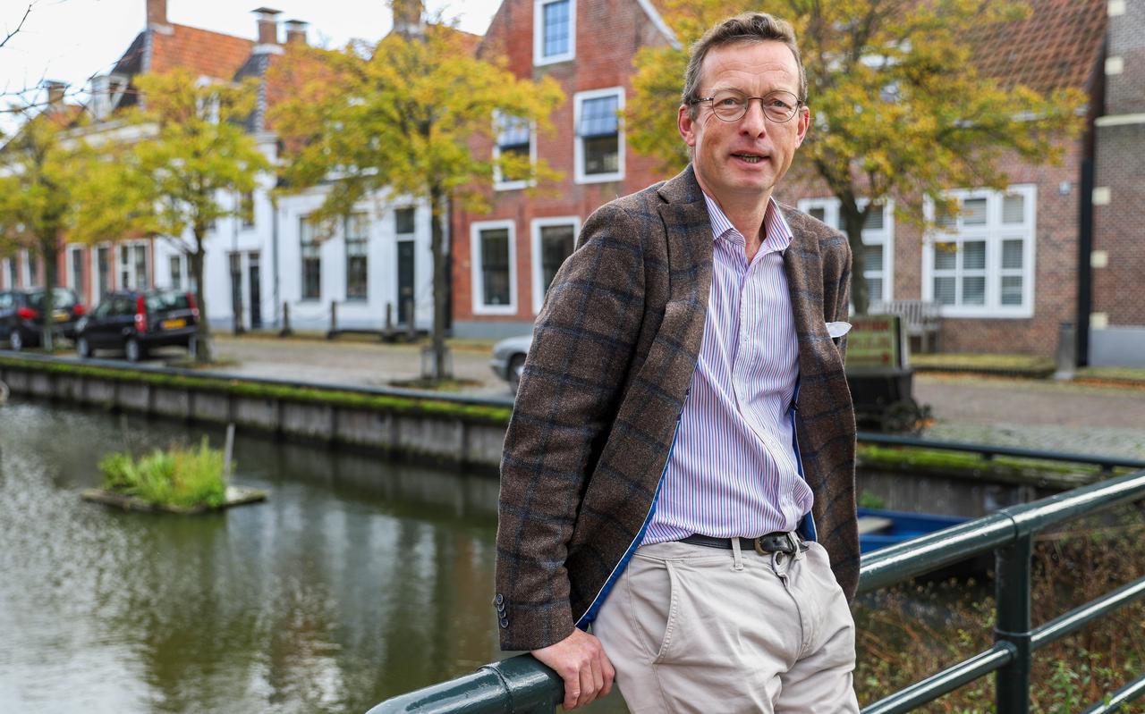 Floris de Gelder verhuisde naar in Makkum (een van de huizen achter hem) om leiding te kunnen geven aan LF2028. Floris de Gelder verhuisde naar in Makkum (een van de huizen achter hem) om leiding te kunnen geven aan LF2028.