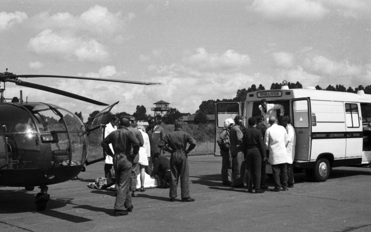 Helikopters vervoerden gewonden naar de vaste wal na de windhoos op Ameland op 11 augustus 1972