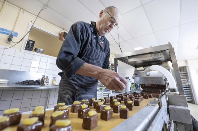 Drukte bij chocolaterie Le Bon Bon in Gytsjerk. 'Laatst liep iemand met een doos van 100 euro de deu