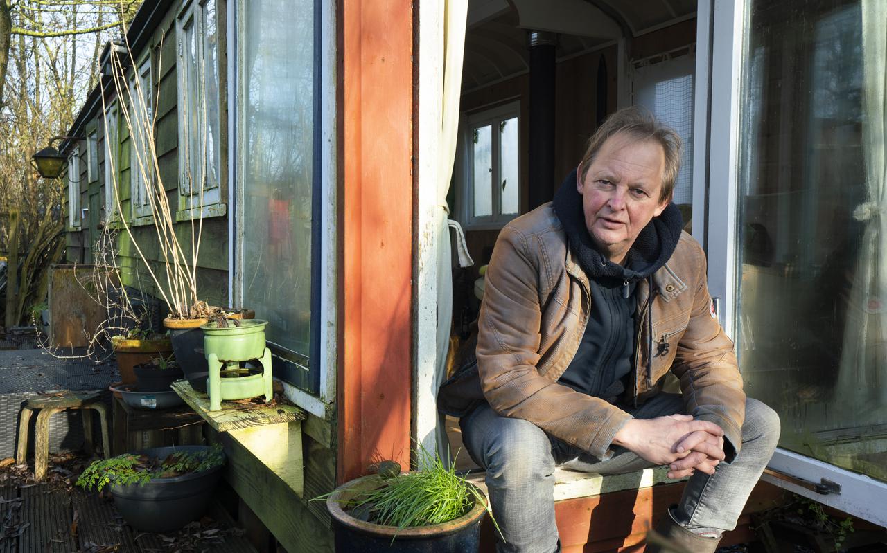 Dichter Syds Wiersma gaat vanaf volgend jaar wonen in de woonwagen op camping Swetteblom. 