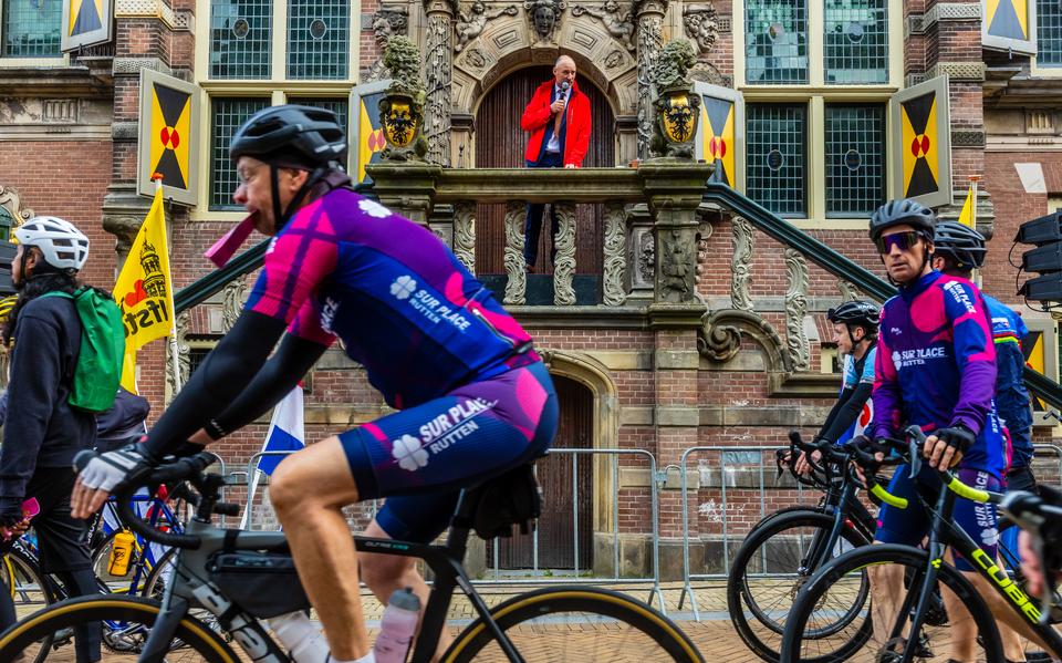 Tijdens de Fietselfstedentocht moet je goed blijven eten en drinken.