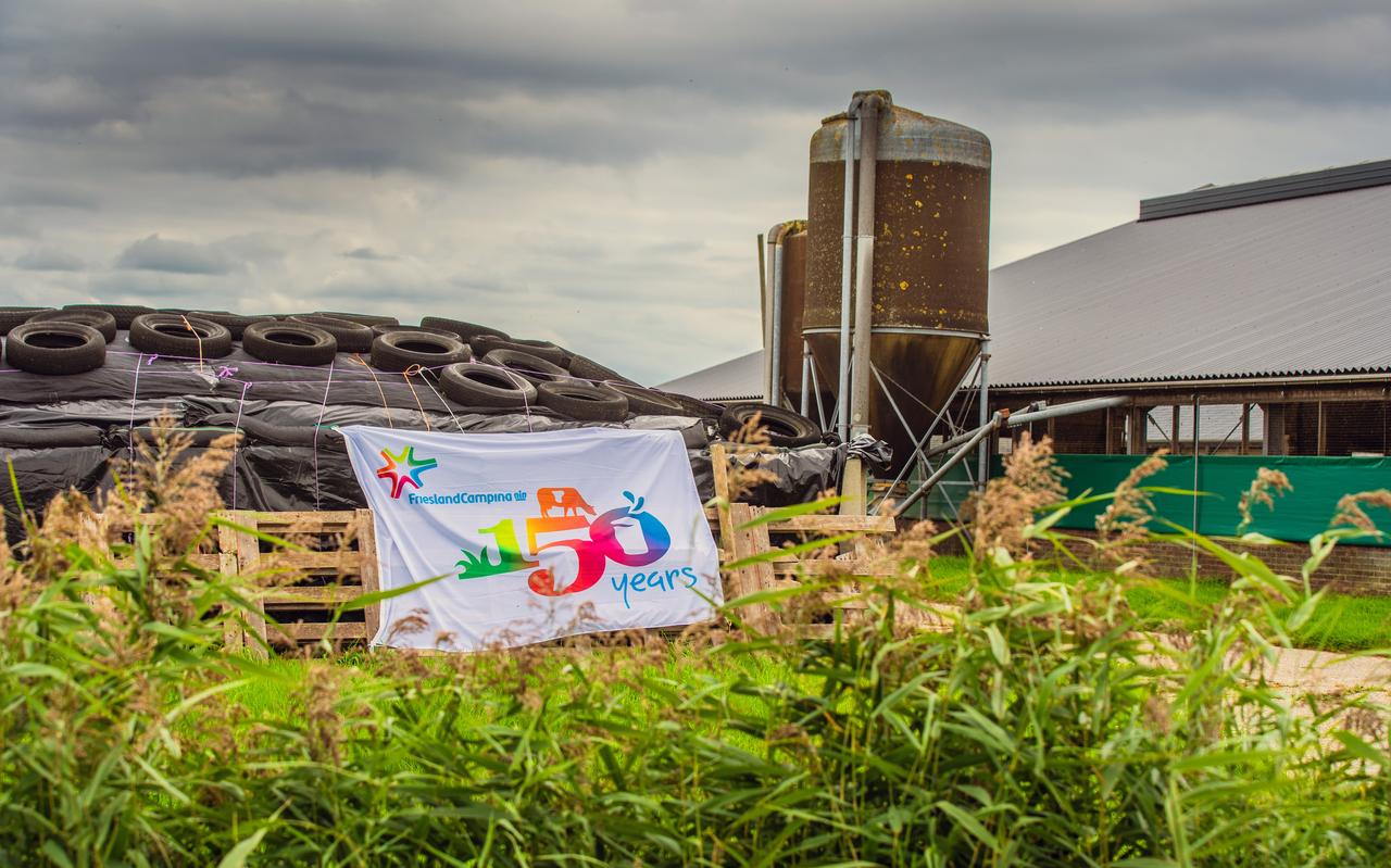 FrieslandCampina bestaat dit jaar 150 jaar, maar de stemming is allesbehalve feestelijk. FrieslandCampina bestaat dit jaar 150 jaar, maar de stemming is allesbehalve feestelijk.