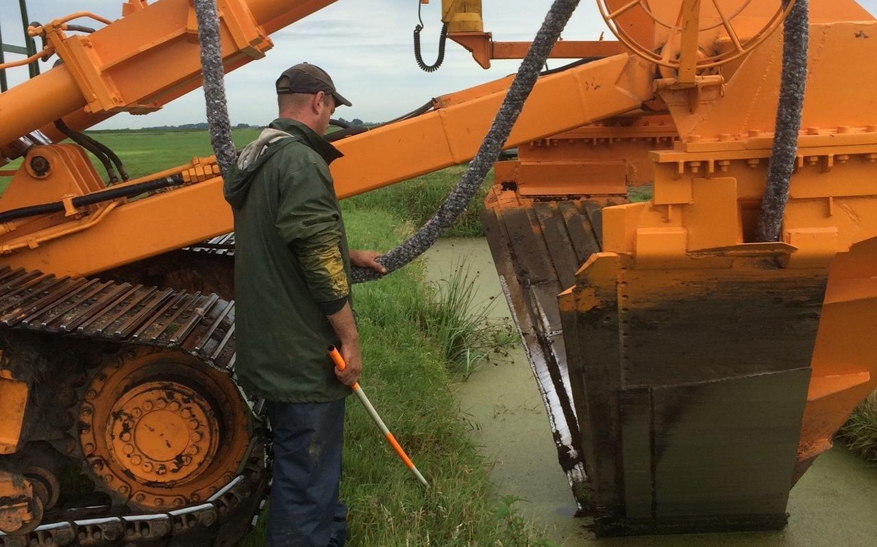 De aanleg van onderwaterdrainage. De aanleg van onderwaterdrainage.