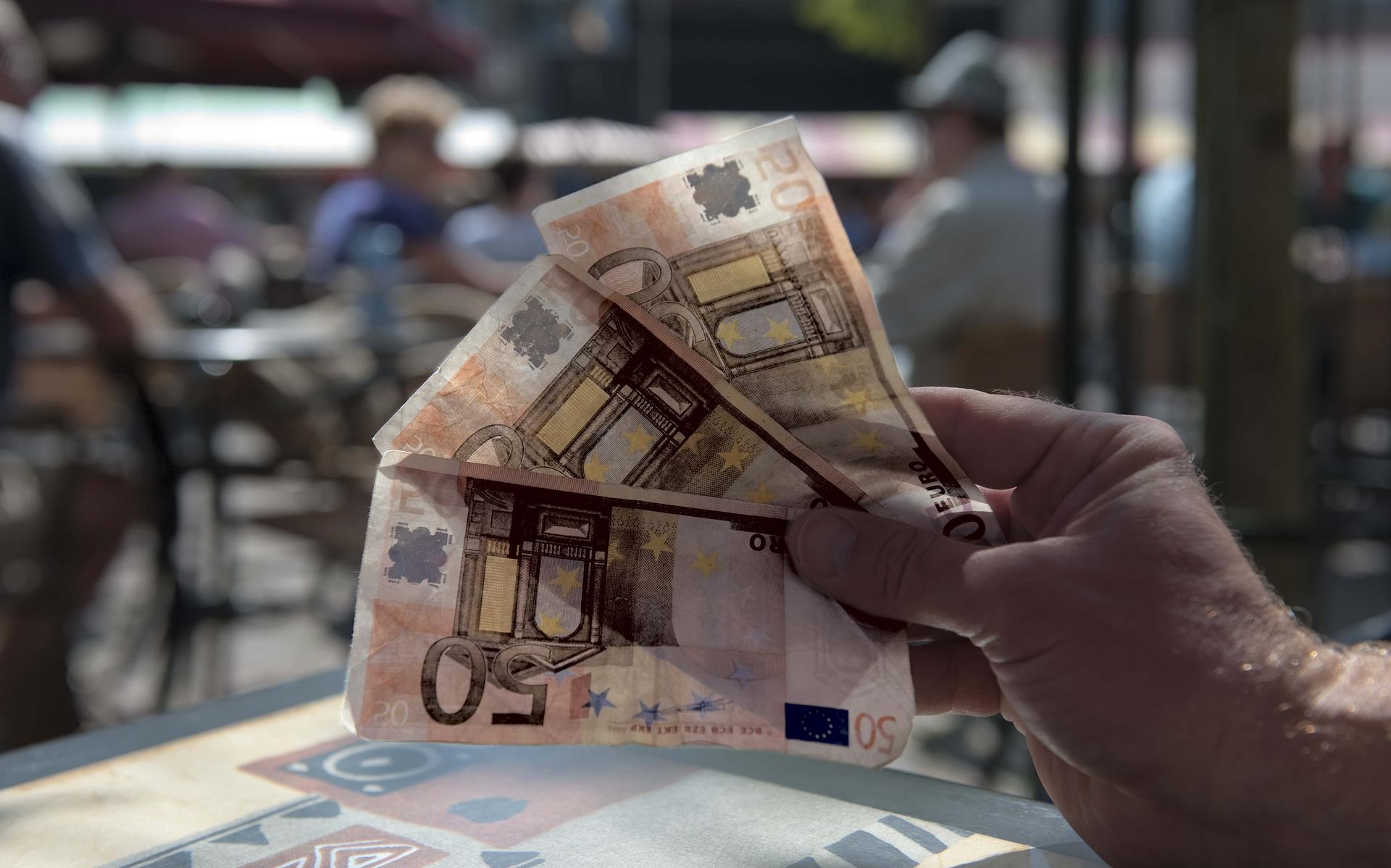 Geld onder je matras en een zaklamp en water inslaan