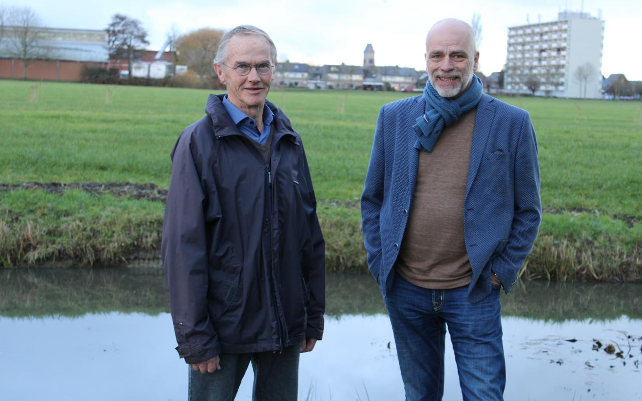 Titus Hettinga (links) en Harrit Kingma roepen Bolswarders op om mee te denken aan het 'klimaatpark met zonnepanelen'.