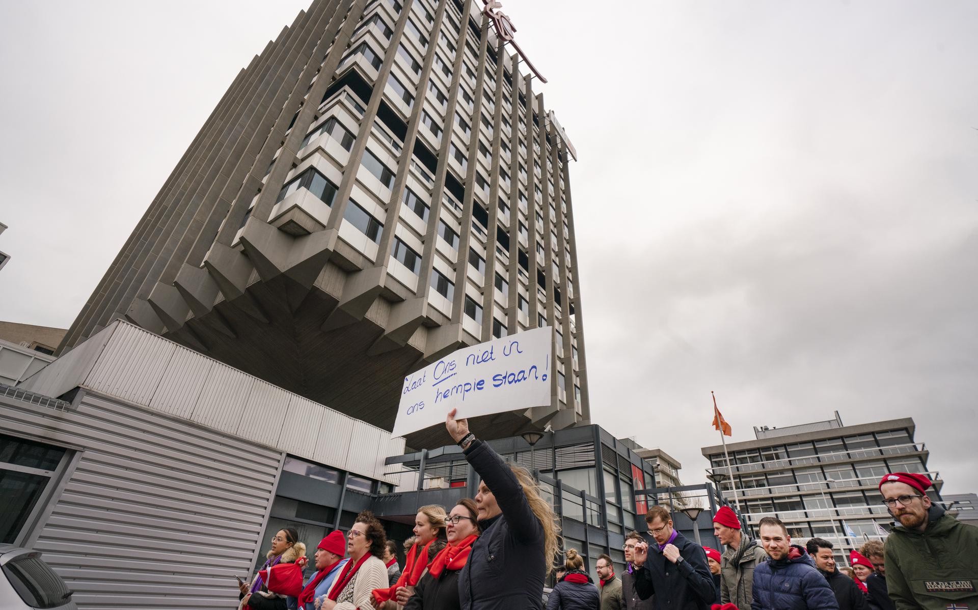 Vele medewerkers van ING lieten in november in Leeuwarden zien niet blij te zijn met hun werkgever.