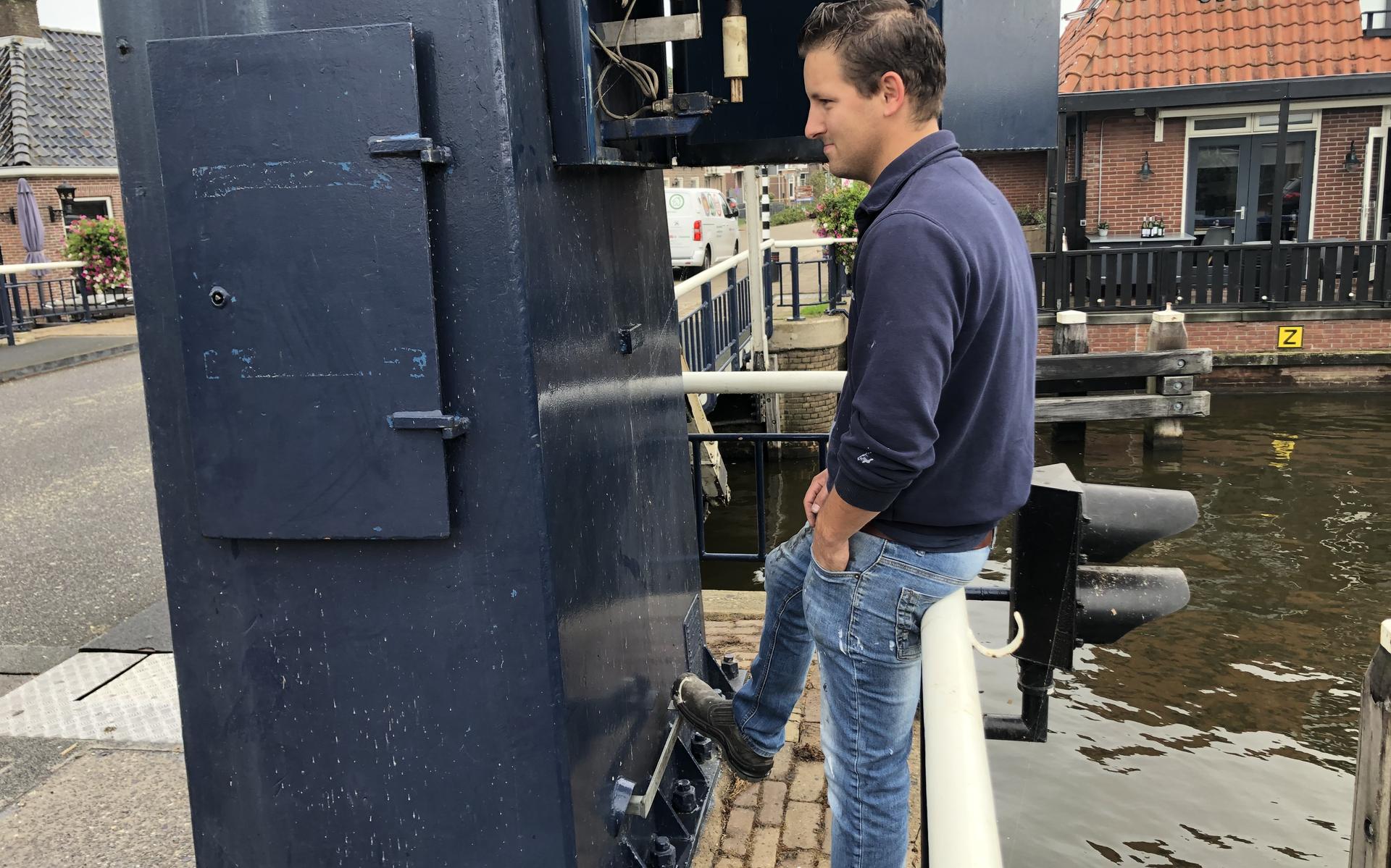 Storing bij brug Echtenerbrug. 'Hij is de tel kwijt' - Leeuwarder Courant