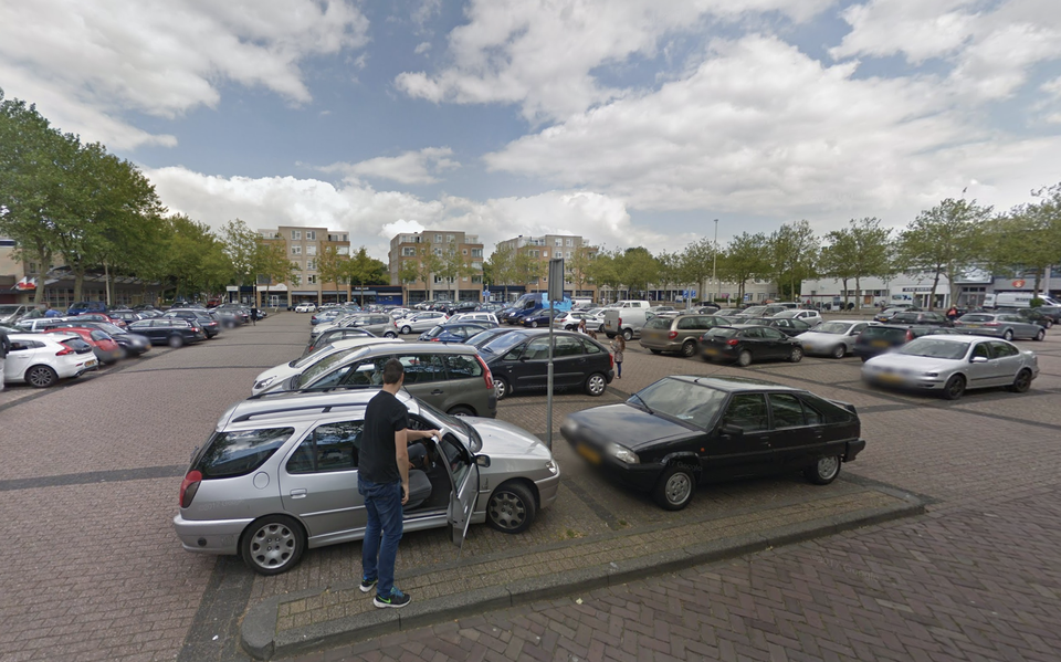 Onder het Burgemeester Kuperusplein in Heerenveen moet een parkeergarage komen.