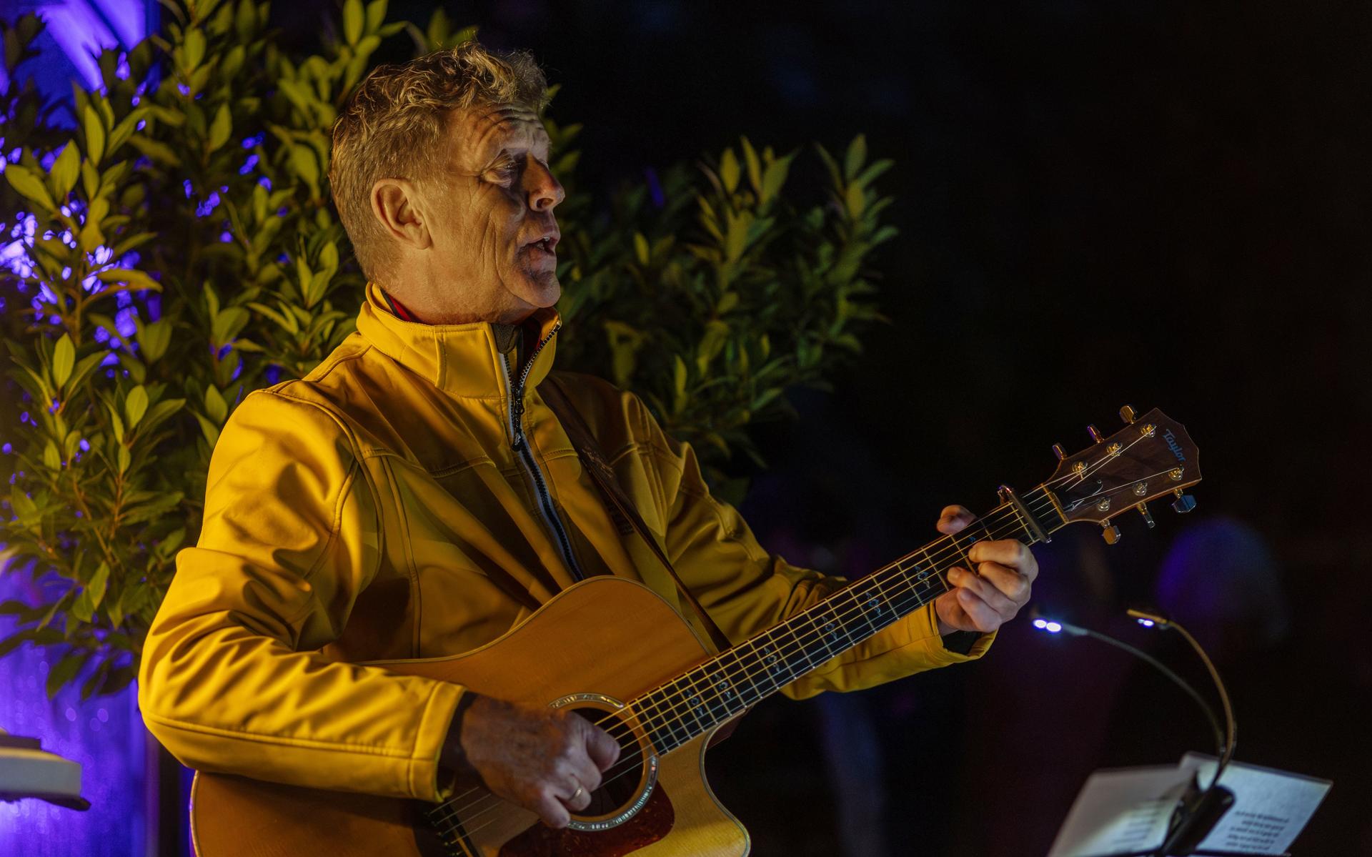 Adri (68) uit Lippenhuizen solliciteerde zingend voor de post van gemeentedichter van Opsterland