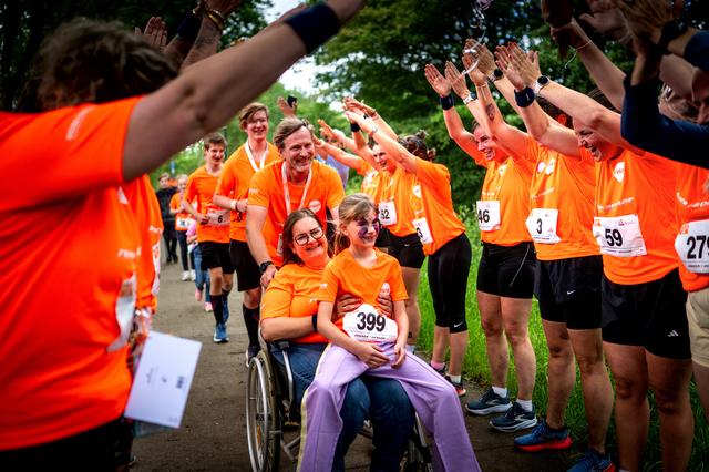 Blijdschap, tranen en minuut stilte bij LoveLife Run in Drachten: ‘Ik ben er weer, ik kan dit’