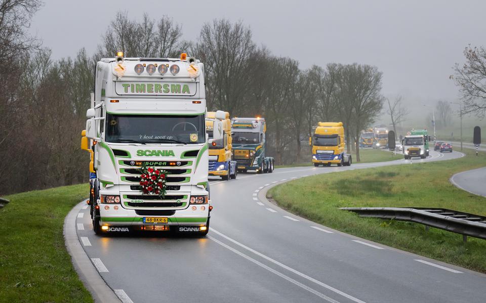 De kist van Appie stond op de Scania van Timersma, zijn lievelingswagen. 