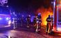 Een carport aan de Koningin Julianastraat in Harlingen ging in vlammen op.