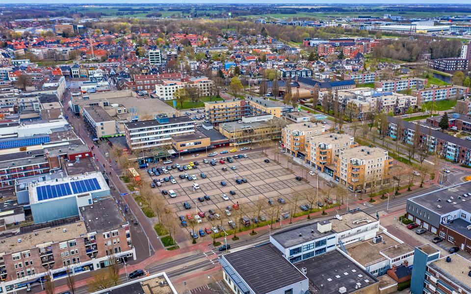 Het Burgemeester Kuperusplein in Heerenveen in 2021.