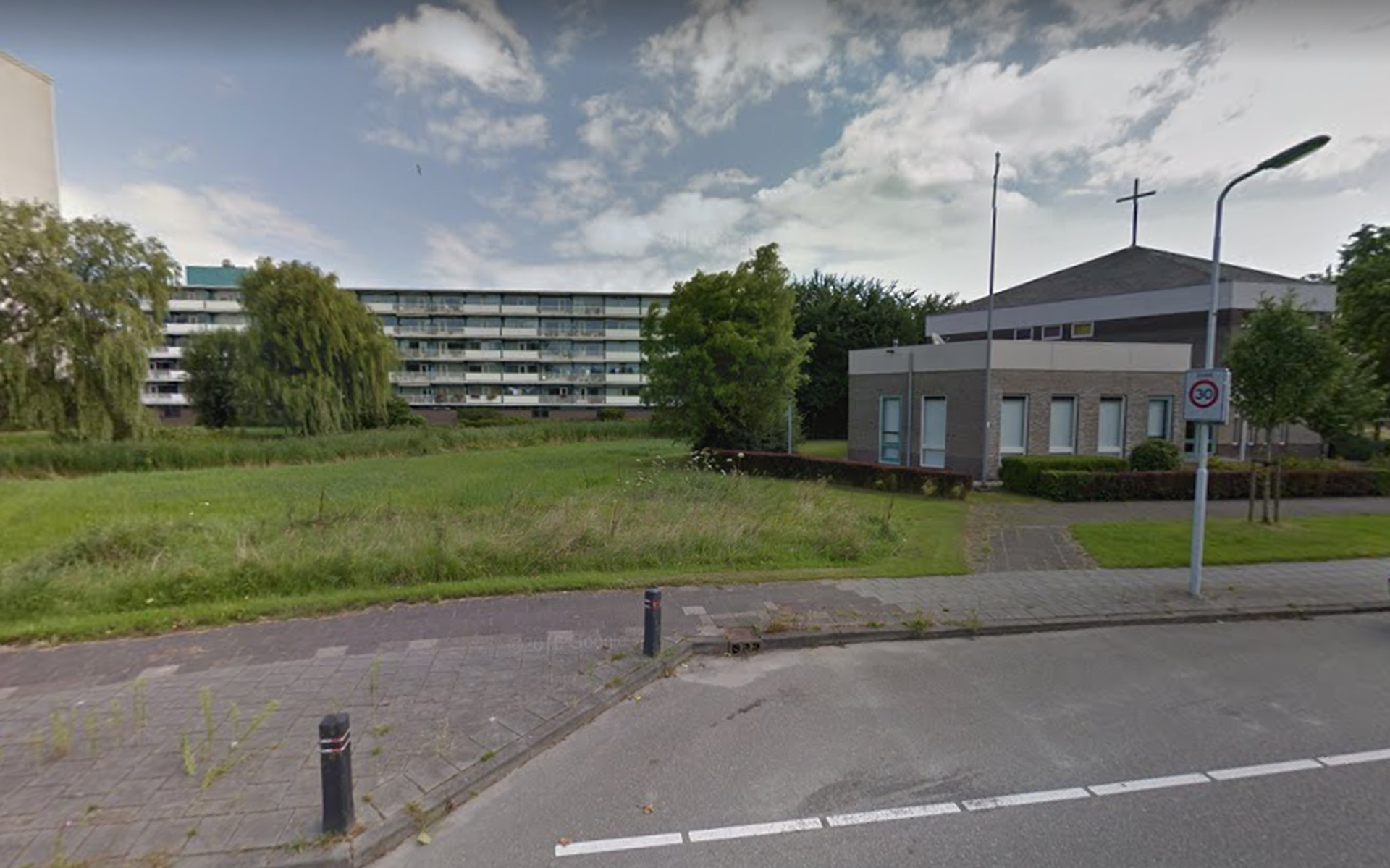De beoogde locatie in het nieuwe plan voor een cafetaria in Stadsfenne. Foto: Google Street View