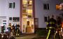 Appartementen van twee portiekflats aan de Larixstraat in Leeuwarden zijn in de nacht van zondag op maandag ontruimd geweest vanwege een brand.