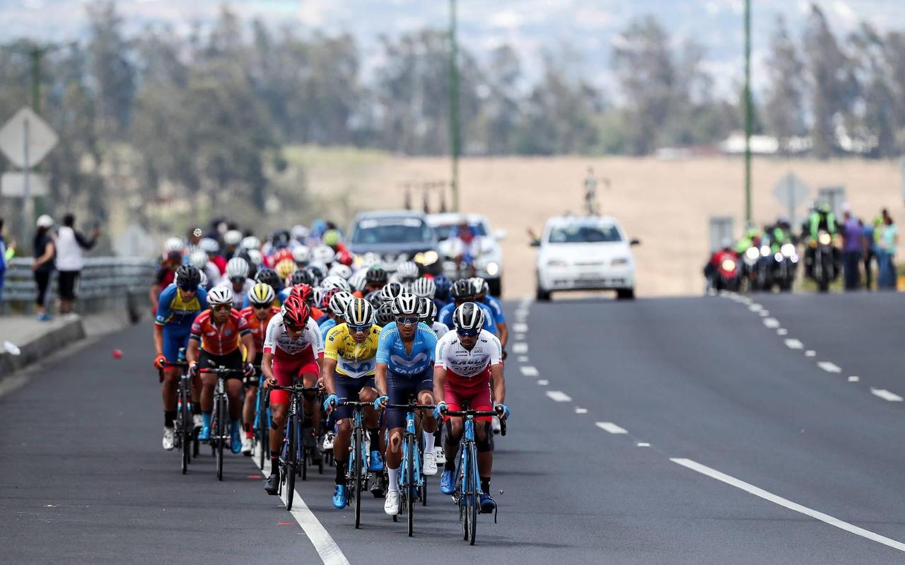 Een voorkeur voor een ronde zegt De Rouwe niet te hebben. ,,De Tour de France spreekt tot de verbeelding. Daar hebben we ook contacten mee. Maar de Vuelta en de Giro d’Italia zijn niet te versmaden. Alle drie rondes bieden een pico bello podium voor de provincie.” Een voorkeur voor een ronde zegt De Rouwe niet te hebben. ,,De Tour de France spreekt tot de verbeelding. Daar hebben we ook contacten mee. Maar de Vuelta en de Giro d’Italia zijn niet te versmaden. Alle drie rondes bieden een pico bello podium voor de provincie.”