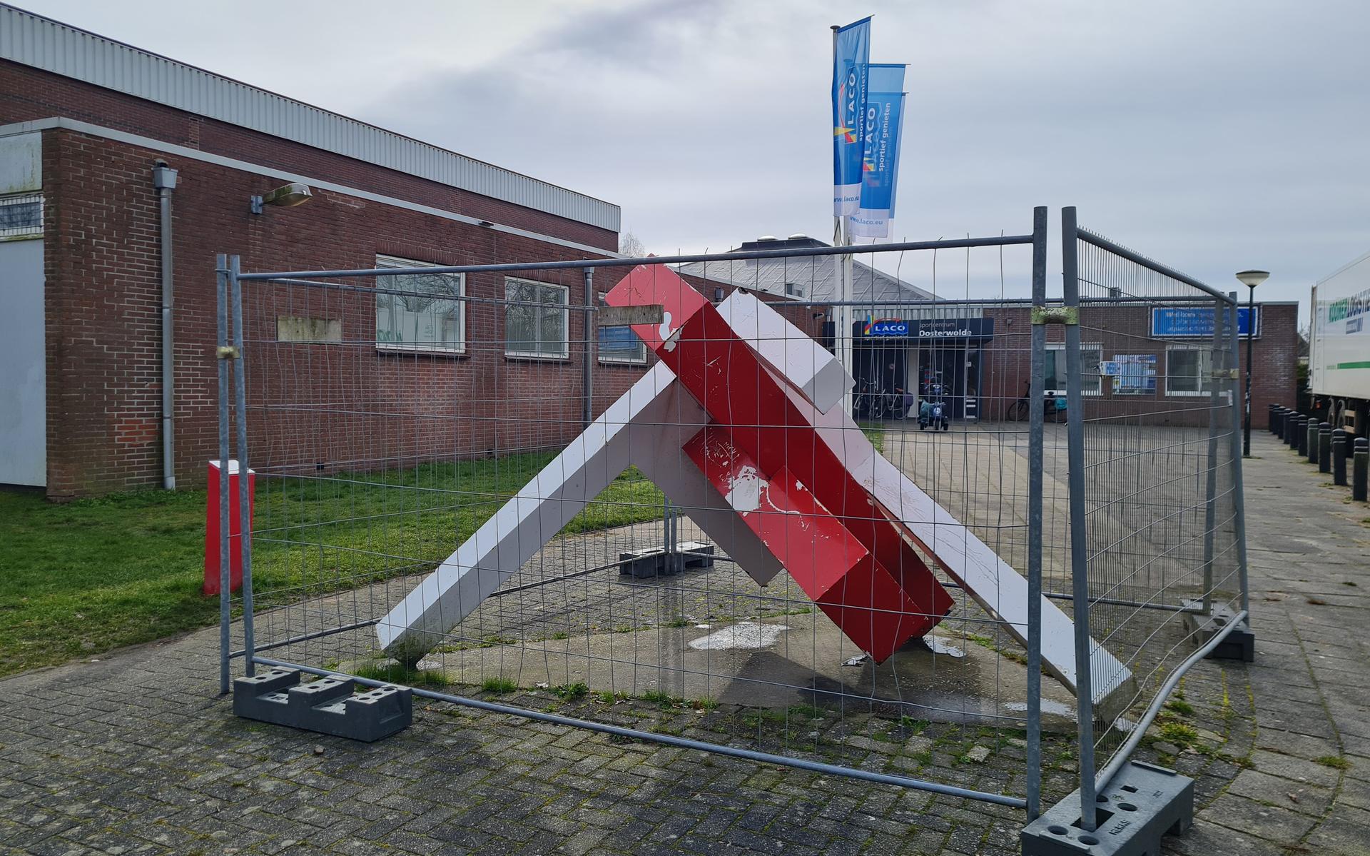 De creatie uit 1985 van kunstenaar Jos Mosselveld is sterk verouderd en ook niet meer veilig voor klimmende kinderen.