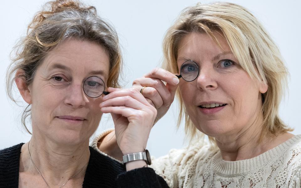Janneke Fonk en oogarts Marieke Versteegh van het Tjongerschans ziekenhuis in Heerenveen. 