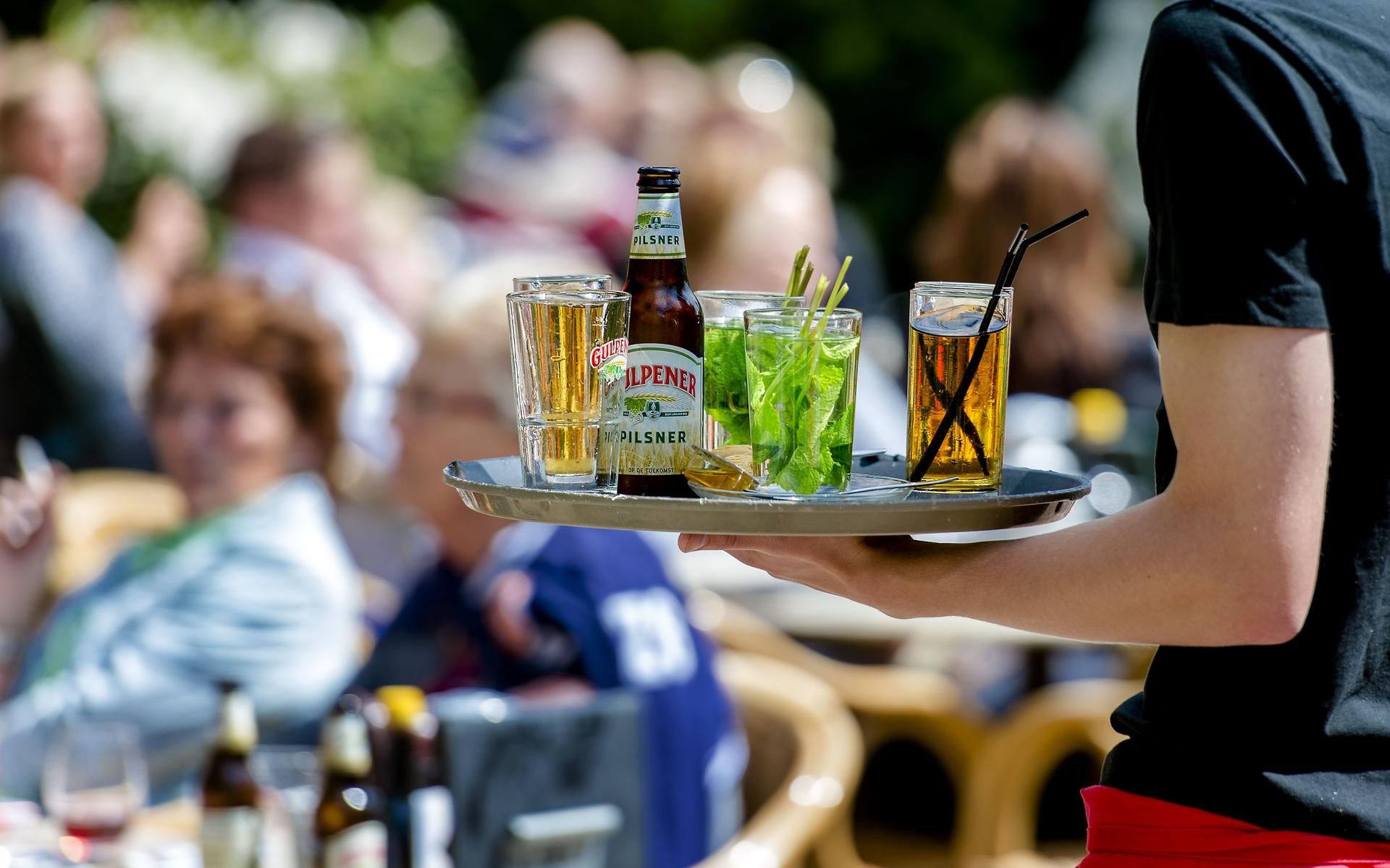 Vakantiewerkers Terherne hoppen straks van baan naar baan - Leeuwarder Courant