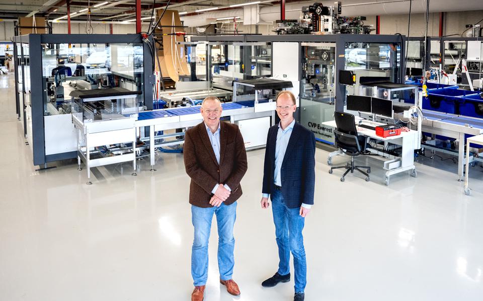 Directeur Kees Oosting (links)  en marketing directeur Bas van Steenoven van Sparck Technologies voor het inpaksysteem. 