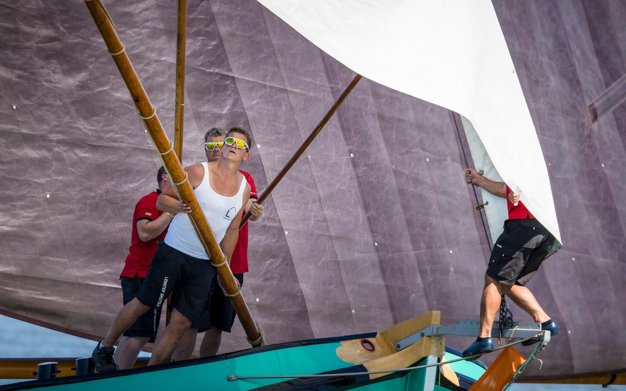 Het Lemster skûtsje pakte woensdag de derde plaats in de Lemster Baai. Langweer won de wedstrijd, voor Leeuwarden. Grou werd vierde. Het Lemster skûtsje pakte woensdag de derde plaats in de Lemster Baai. Langweer won de wedstrijd, voor Leeuwarden. Grou werd vierde.