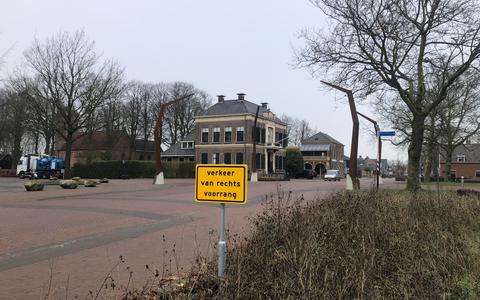 Het kruispunt bij café De Kruisweg in Damwâld.