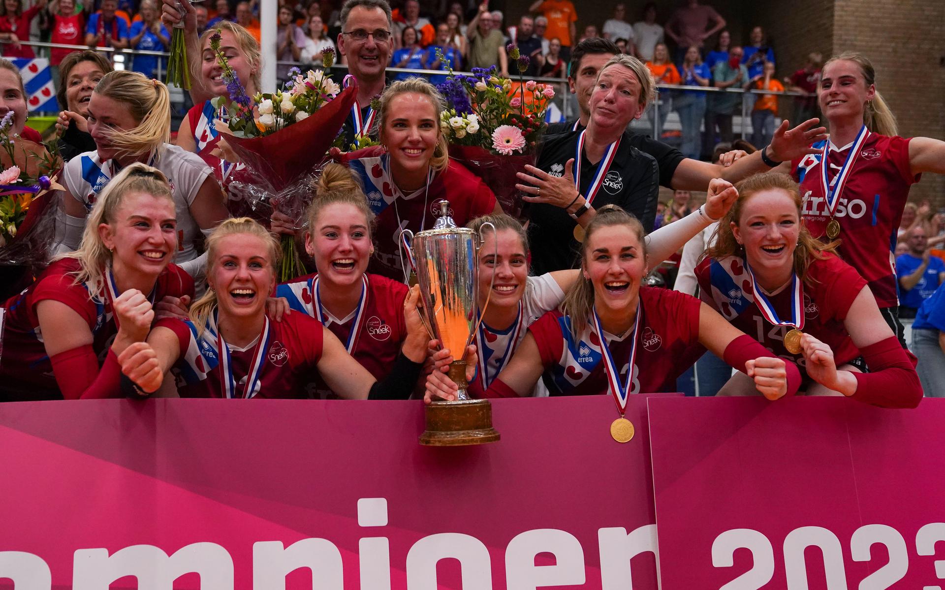 De volleybalsters van Friso Sneek hebben de Nederlandse titel veroverd.