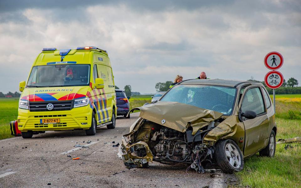 Twee auto's kwamen vrijdagochtend in botsing in Burdaard.