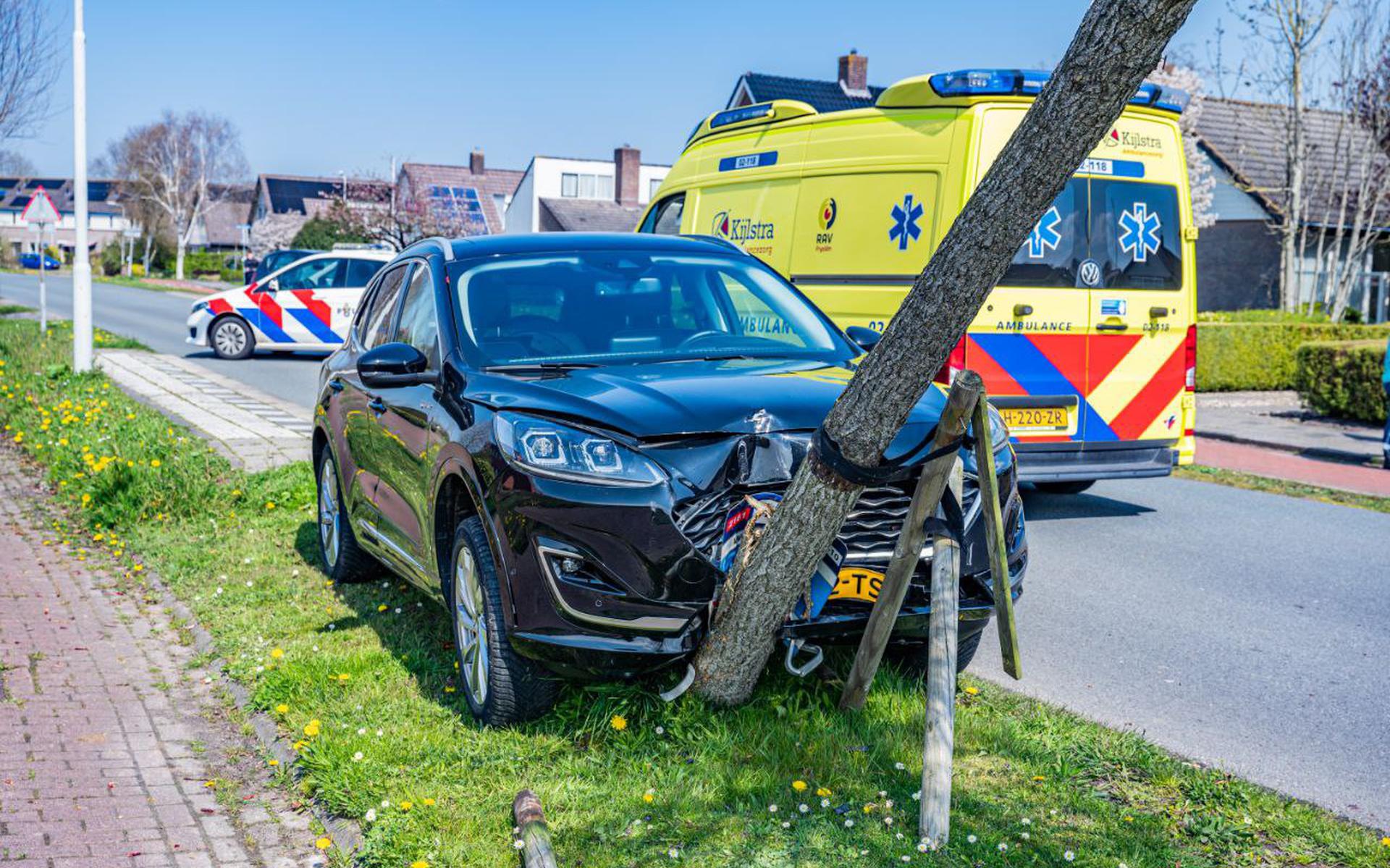 De botsing gebeurde op de Hantumerweg in Dokkum.