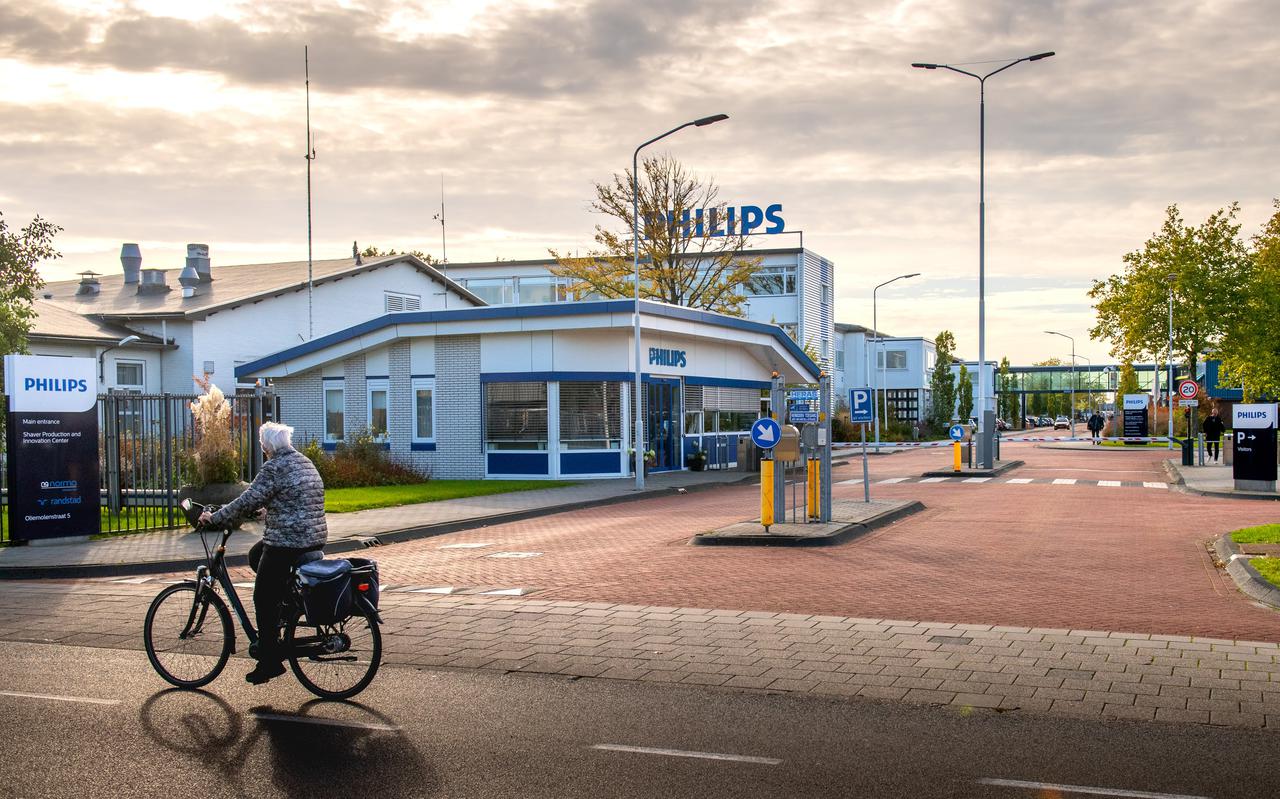 De hoofdingang van Philips Drachten aan de Oliemolenstraat.