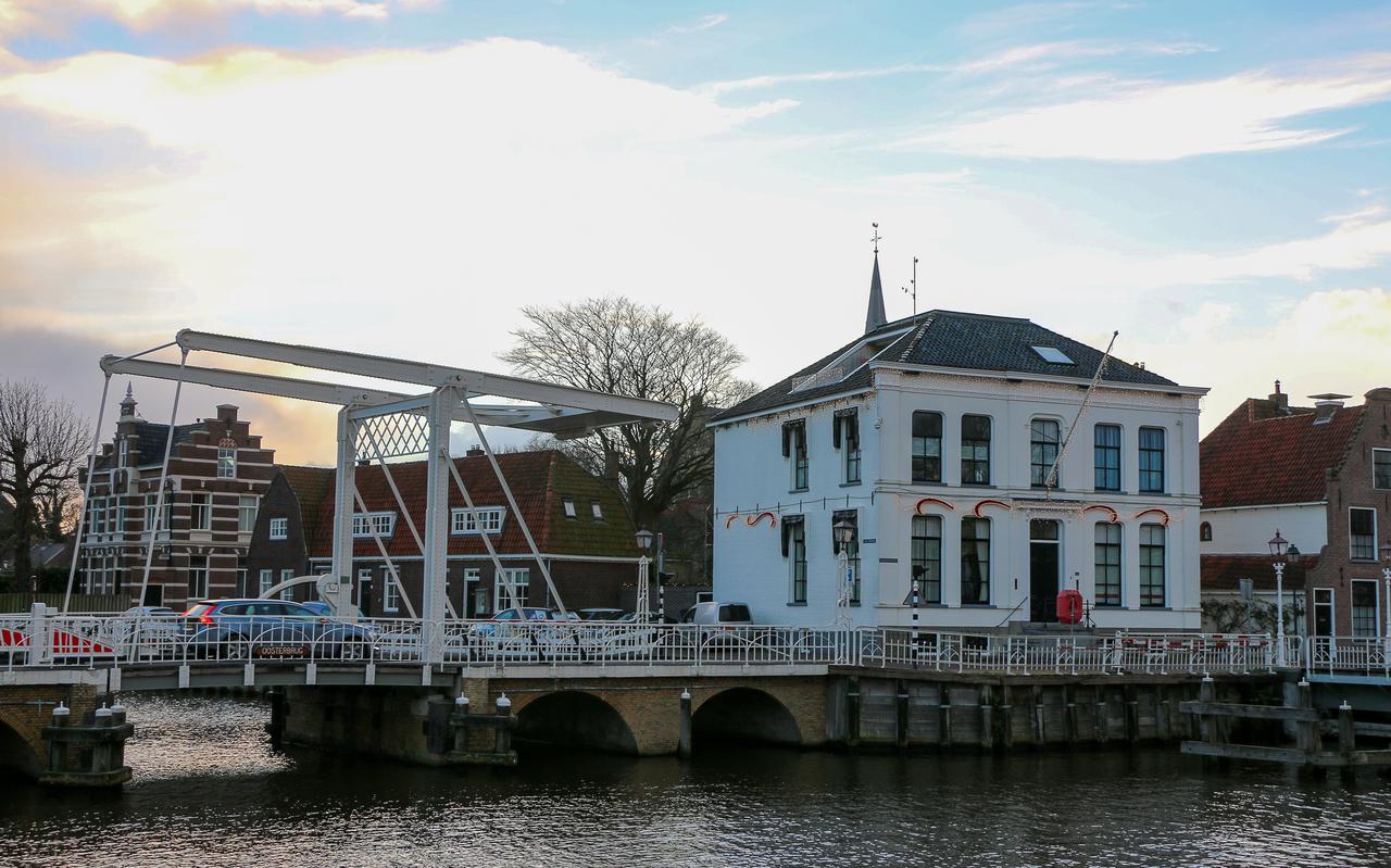 De woning van Piet Paulusma op een A-locatie in Harlingen staat te koop. De 
Friese weerman wil iets kleiners. FOTO LC/ARODI BUITENWERF 