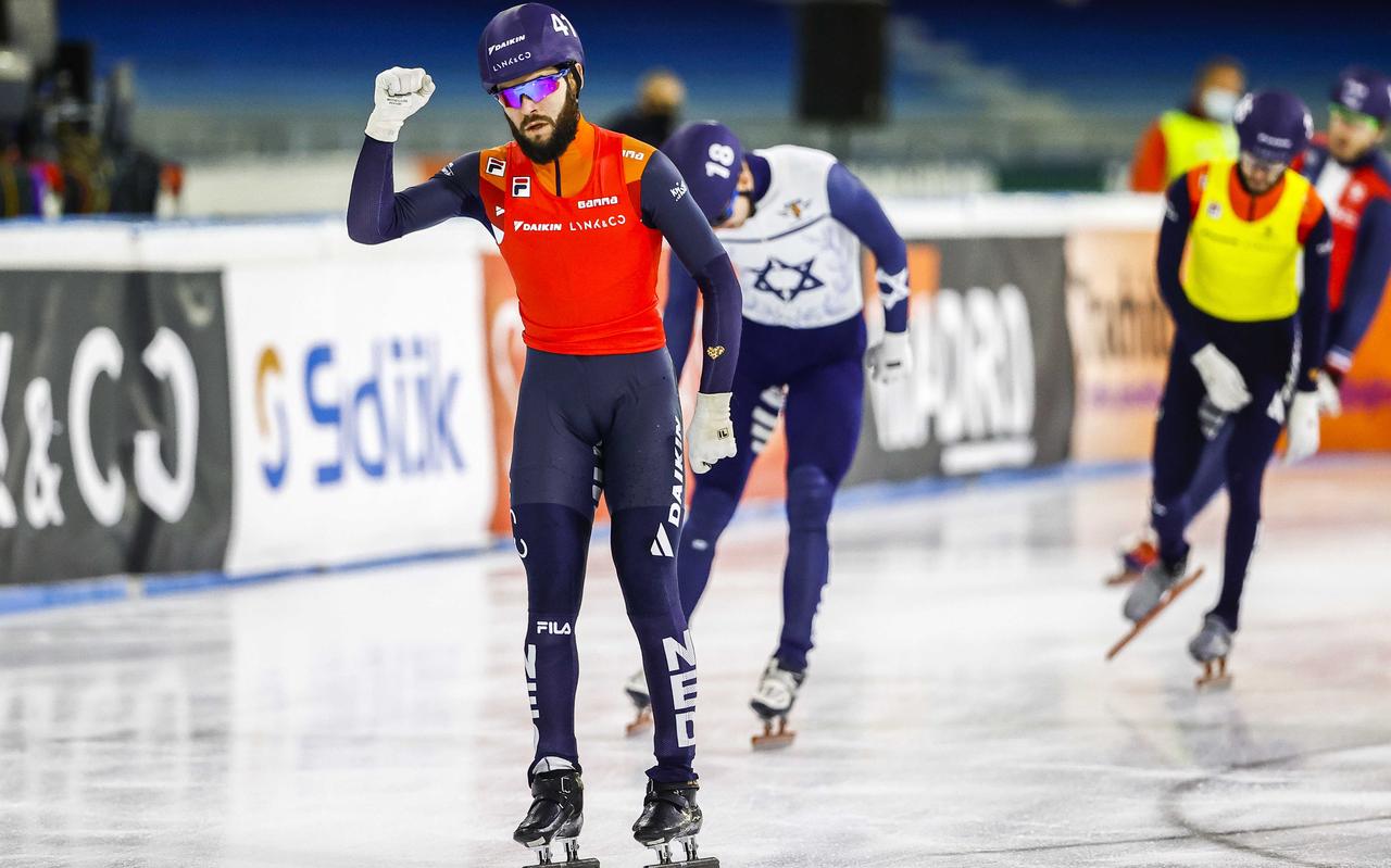 Sjinkie Knegt juicht na het winnen in de finale 1000 meter tijdens de derde dag van de International Invitation Cup in Thialf. Sjinkie Knegt juicht na het winnen in de finale 1000 meter tijdens de derde dag van de International Invitation Cup in Thialf.