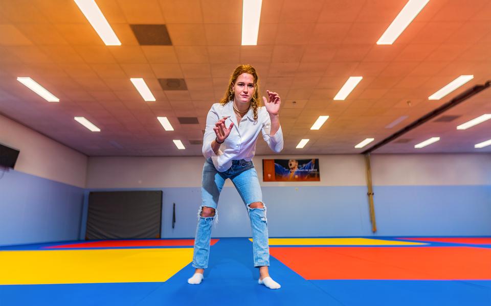 Sacha Buwalda in de dojo van Sportstad Heerenveen, waar ze zowel voor voor judo als sambo traint.