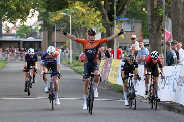 Rick Ottema toont opnieuw zijn klasse en wint Ronde van Harkema: ‘Ik ben de tel bijna kwijt’