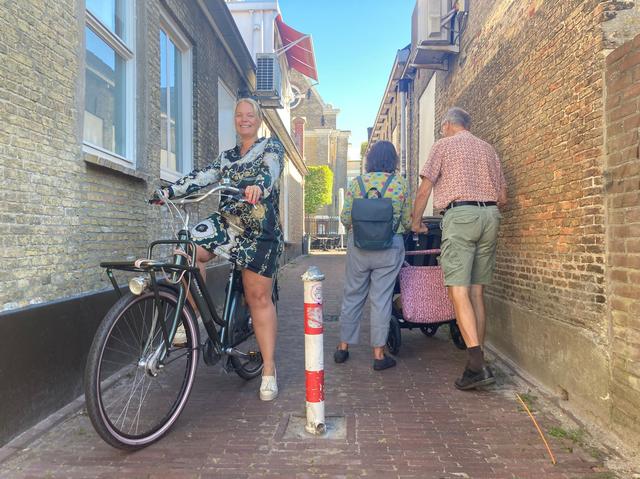 ‘Er is nog veel te winnen op het gebied van toegankelijkheid in Joure’, zegt buurtwerker Lonneke Pos