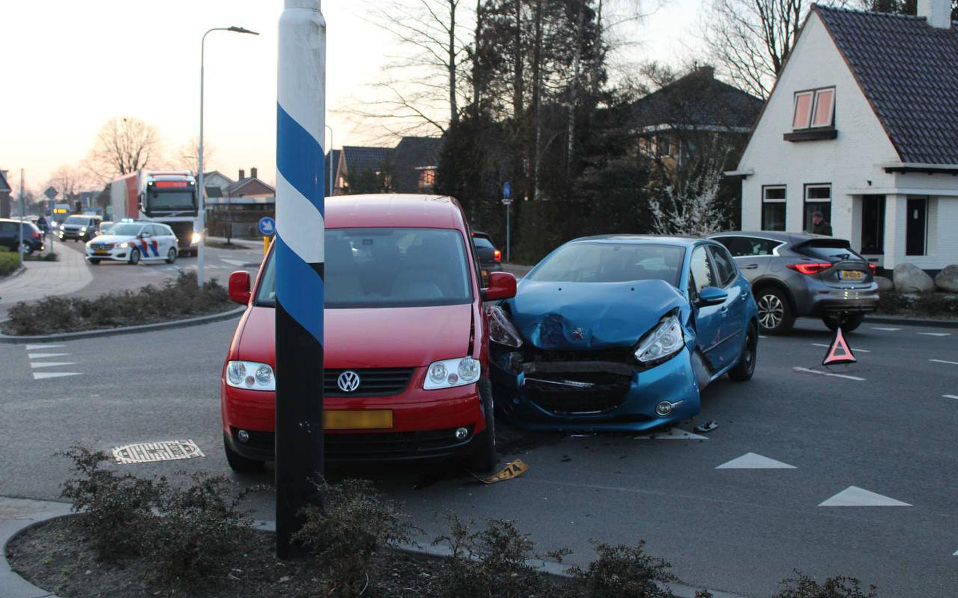 Twee Auto's Botsen In Surhuisterveen Door Voorrangsfout Op Elkaar - Leeuwarder Courant