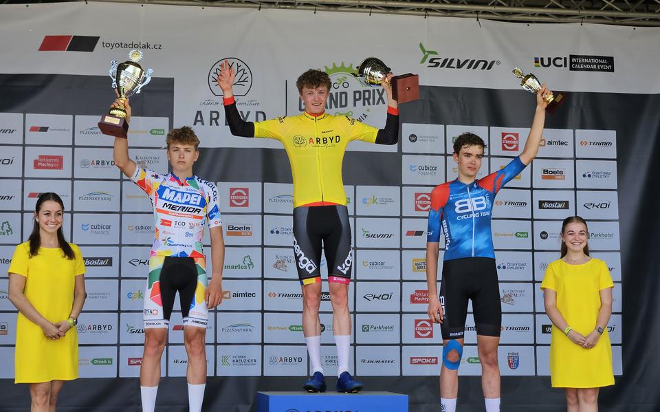 Wielrenner Thijs Wiersma (15) uit Sint Nicolaasga heeft de Grand Prix West Bohemia gewonnen. Foto Alex Wiersma