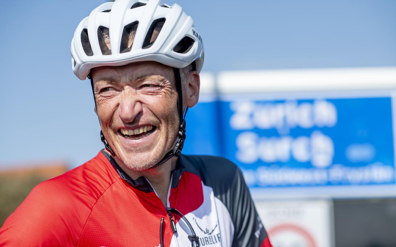 Leo van der Boom is blij dat zijn fietstocht van 2365 kilometer volbracht is. 