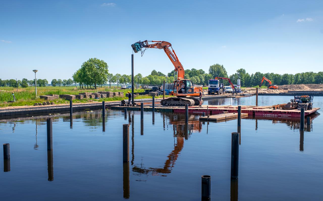 De werkzaamheden in Oudega zijn in volle gang. De werkzaamheden in Oudega zijn in volle gang.