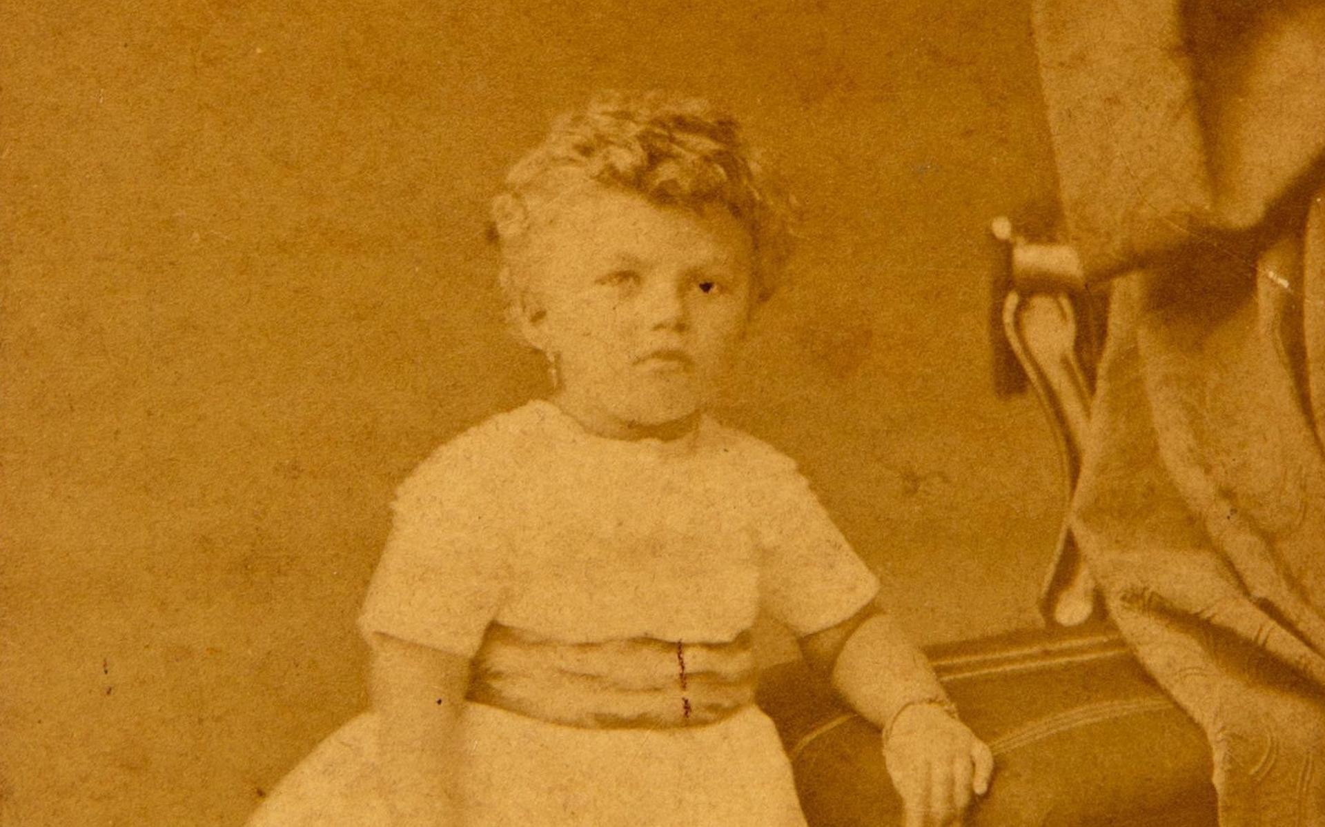 Wiskundige verkouden worden Vuiligheid Fries Museum koopt kinderfoto van Mata Hari op veiling in Amsterdam -  Leeuwarder Courant