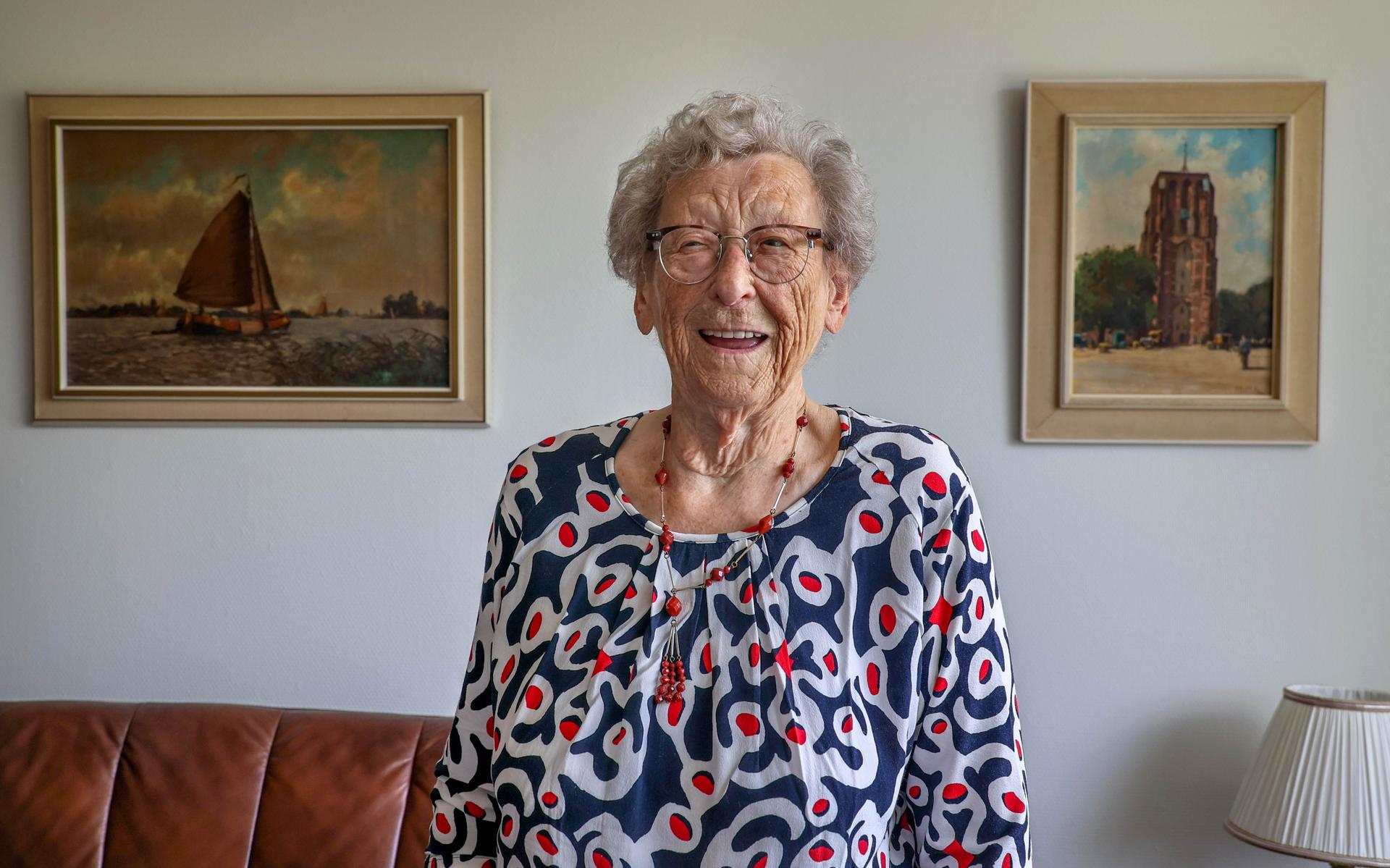 Nog iedere dag denkt honderdjarige Otilia Jacoba de Jong-Walburg uit Sneek: Wat leef ik in een mooie