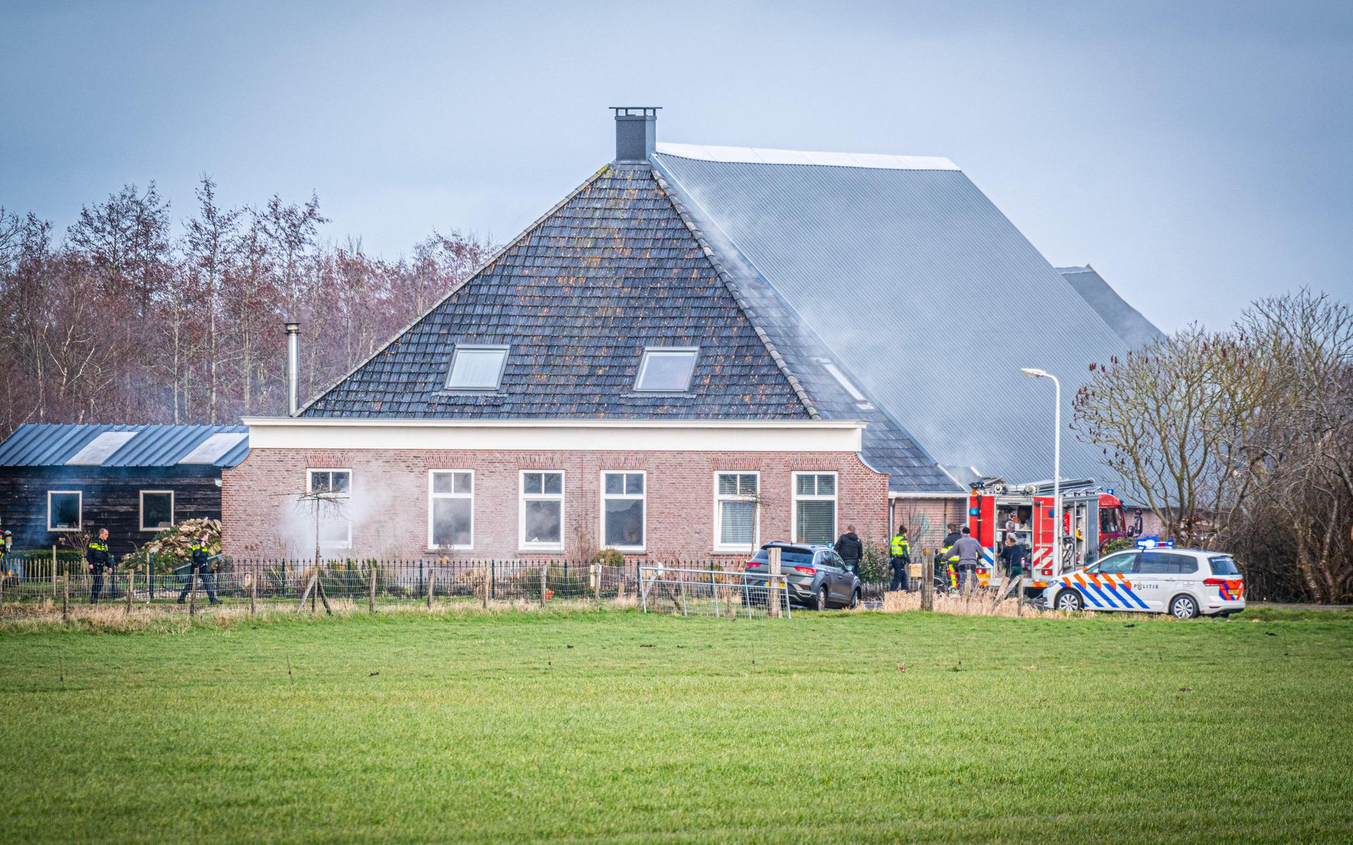 Woningbrand in Munnekeburen zorgt voor grote rookpluim - Leeuwarder Courant