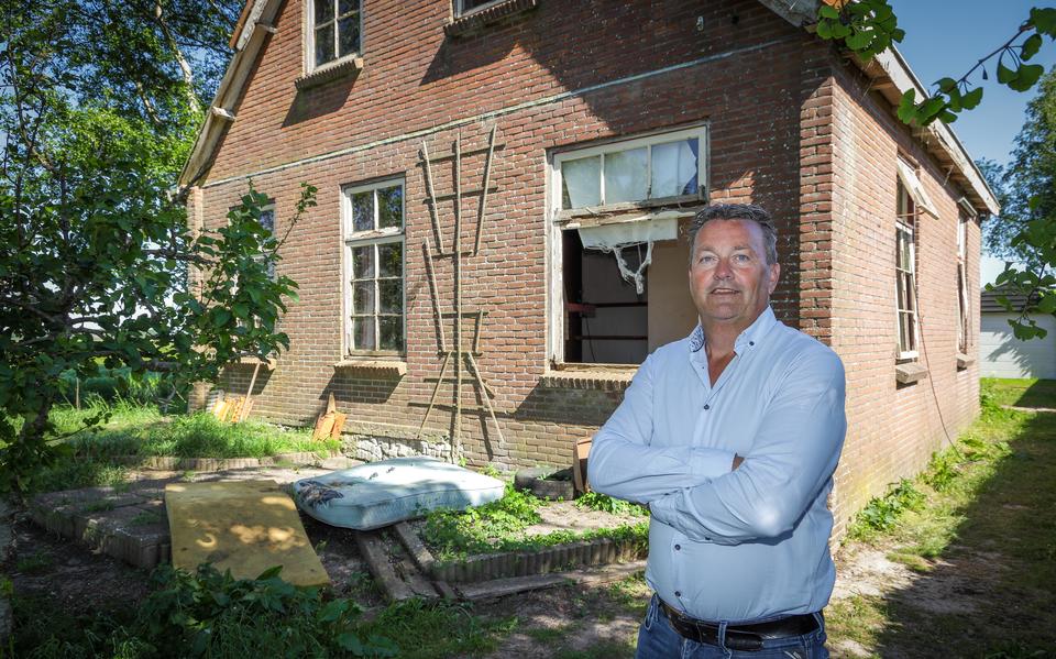 Makelaar Sjoerd Bijstra verkoopt aftands pand in Oldeouwer en gaat viraal met ronkende Funda-tekst.