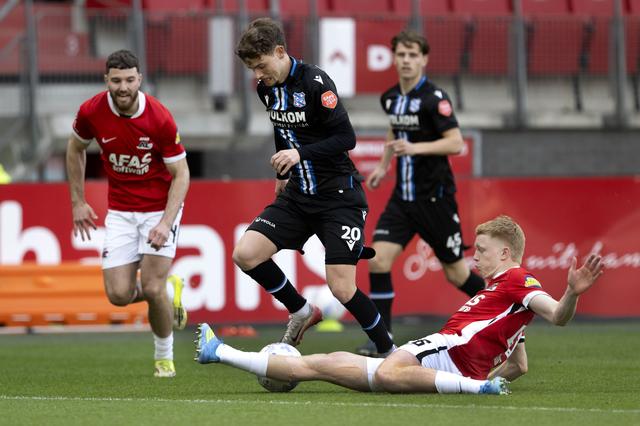 SC Heerenveen komt dramatische start niet te boven en verliest met ruime cijfers van AZ